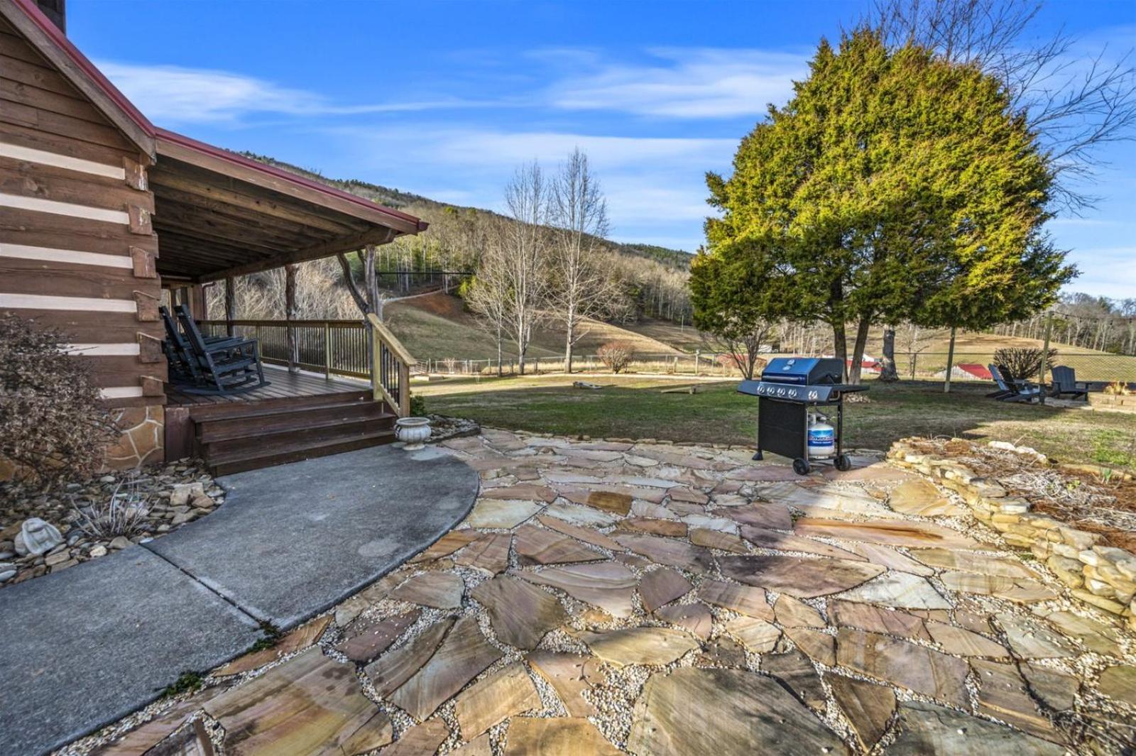 Hidden Star Hideaway-Blackberry Farm-Smoky Mtn Nat Park-Hot Tub- Fire Pit- Fenced Yard- Pet Friendly Walland Exterior photo